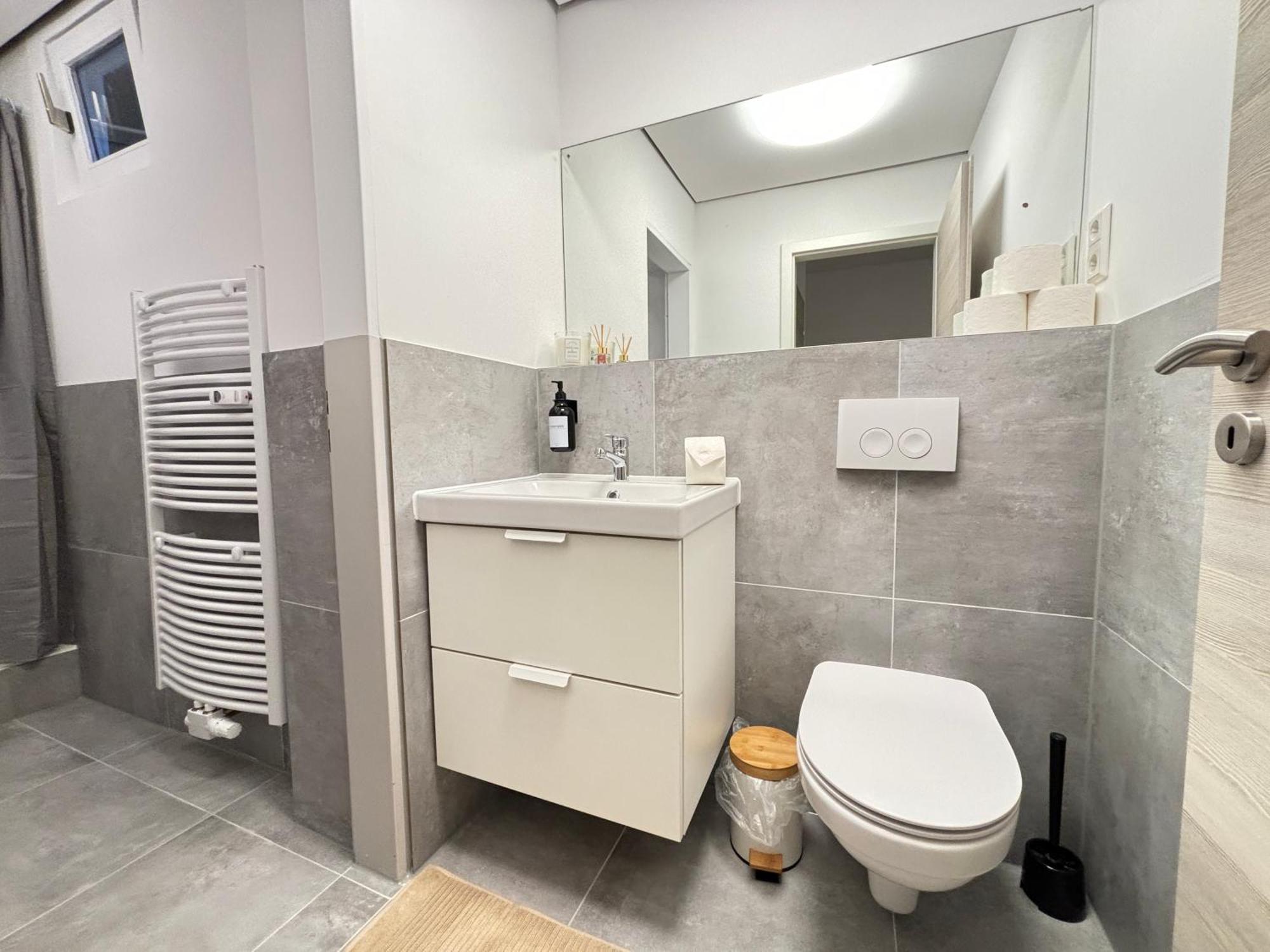 140Qm - 4 Zimmer- Parkplatz - Autobahn - Blauer See - Mallibase Apartments Гарбсен Екстериор снимка