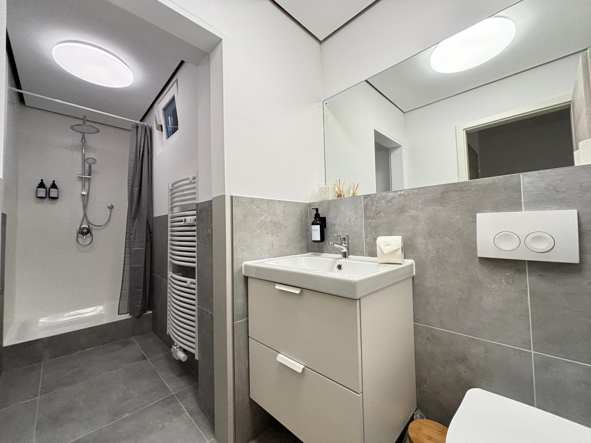 140Qm - 4 Zimmer- Parkplatz - Autobahn - Blauer See - Mallibase Apartments Гарбсен Екстериор снимка